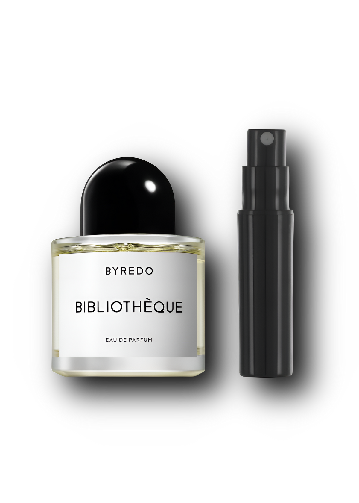 Byredo Bibliothèque – alkuperäinen hajuvesipullo ja musta näytesuihkepullo vierekkäin
