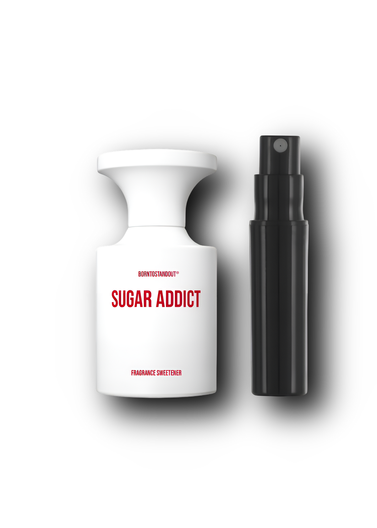 Sugar Addict BORNTOSTANDOUT – alkuperäinen hajuvesipullo ja musta näytesuihkepullo vierekkäin