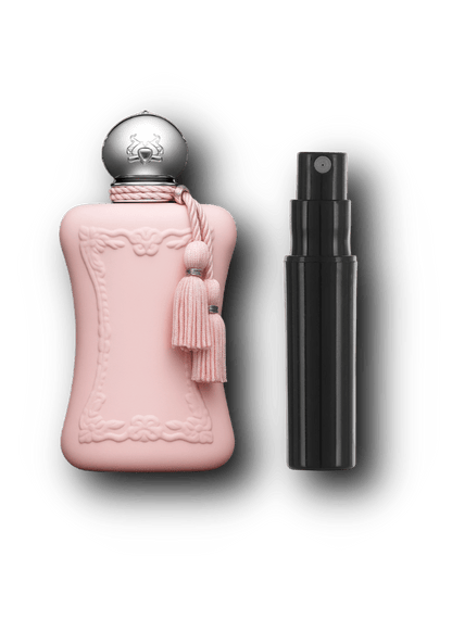 Parfums de Marly Delina Eau de Parfum – alkuperäinen hajuvesipullo ja musta näytesuihkepullo vierekkäin