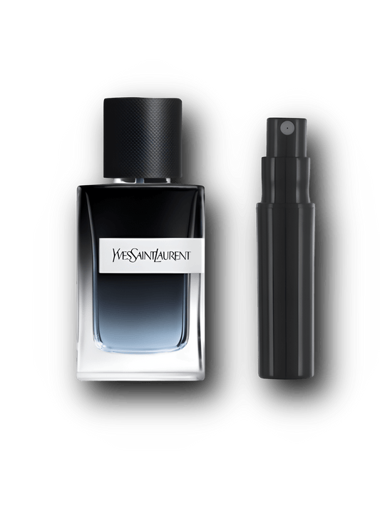 Yves Saint Laurent Y Pour Homme Eau de Parfum – alkuperäinen hajuvesipullo ja musta näytesuihkepullo vierekkäin